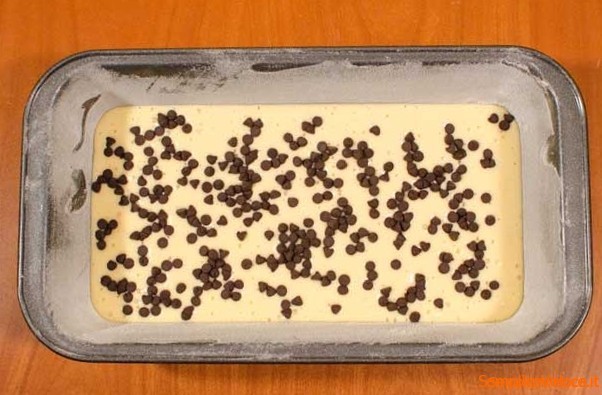 Plum cake con gocce di cioccolato
