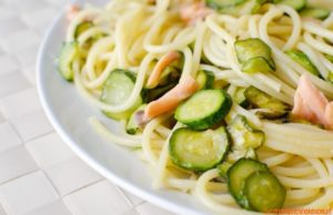 pasta-zucchine-e-salmone