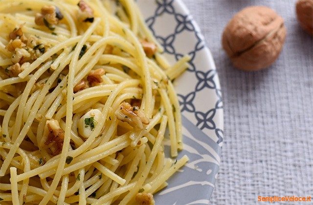 Spaghetti_con_le_noci_ricetta_Semplice_e_veloce